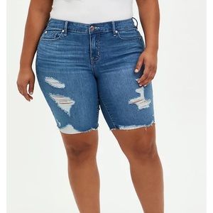 Torrid denim Bermuda shorts distressed size 24